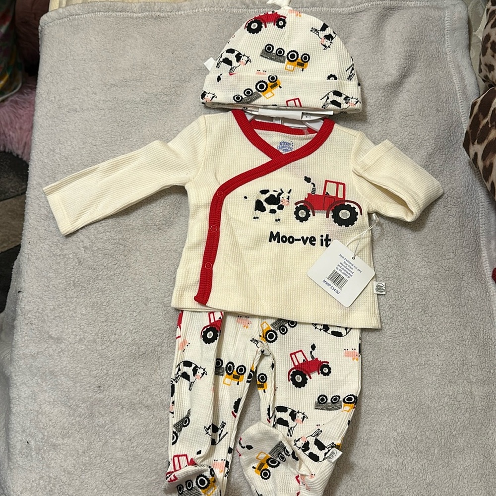Cute set with hat BRAND NEW size 0-3 months